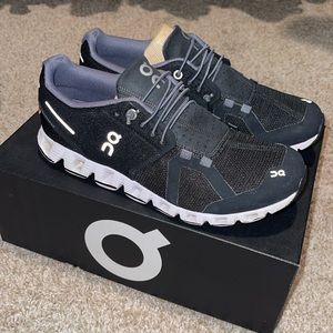 On Cloud Tennis Shoes — 7.5